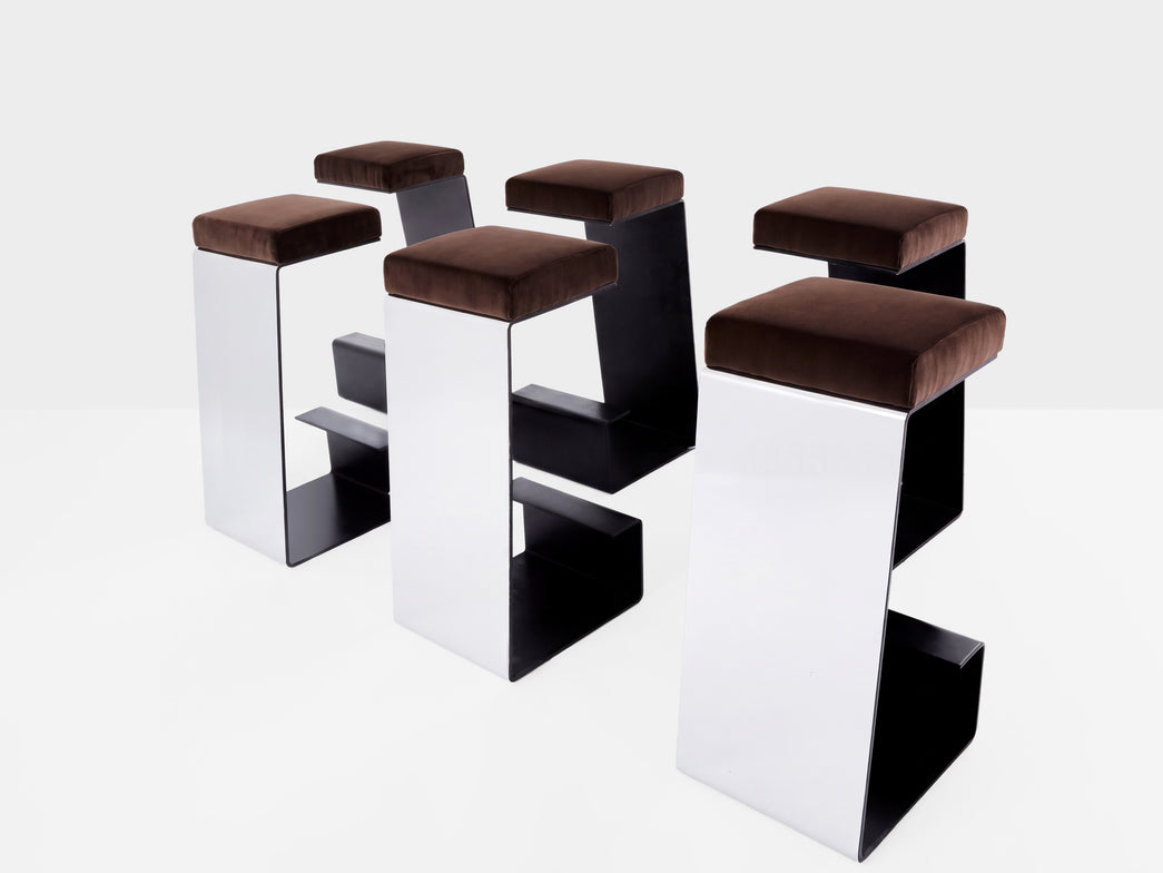 Set de 6 tabourets de bar fer forgé acier poli velours 1970
