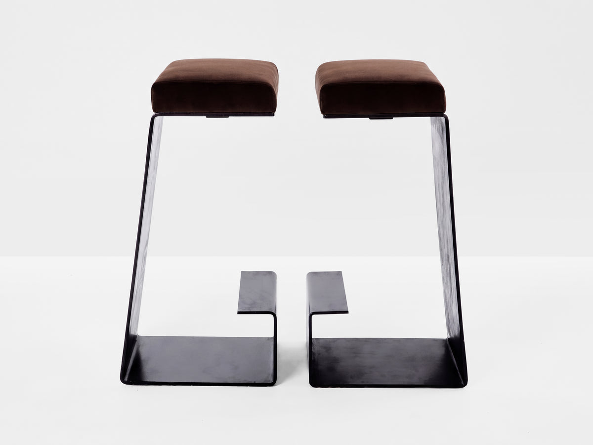 Set de 6 tabourets de bar fer forgé acier poli velours 1970
