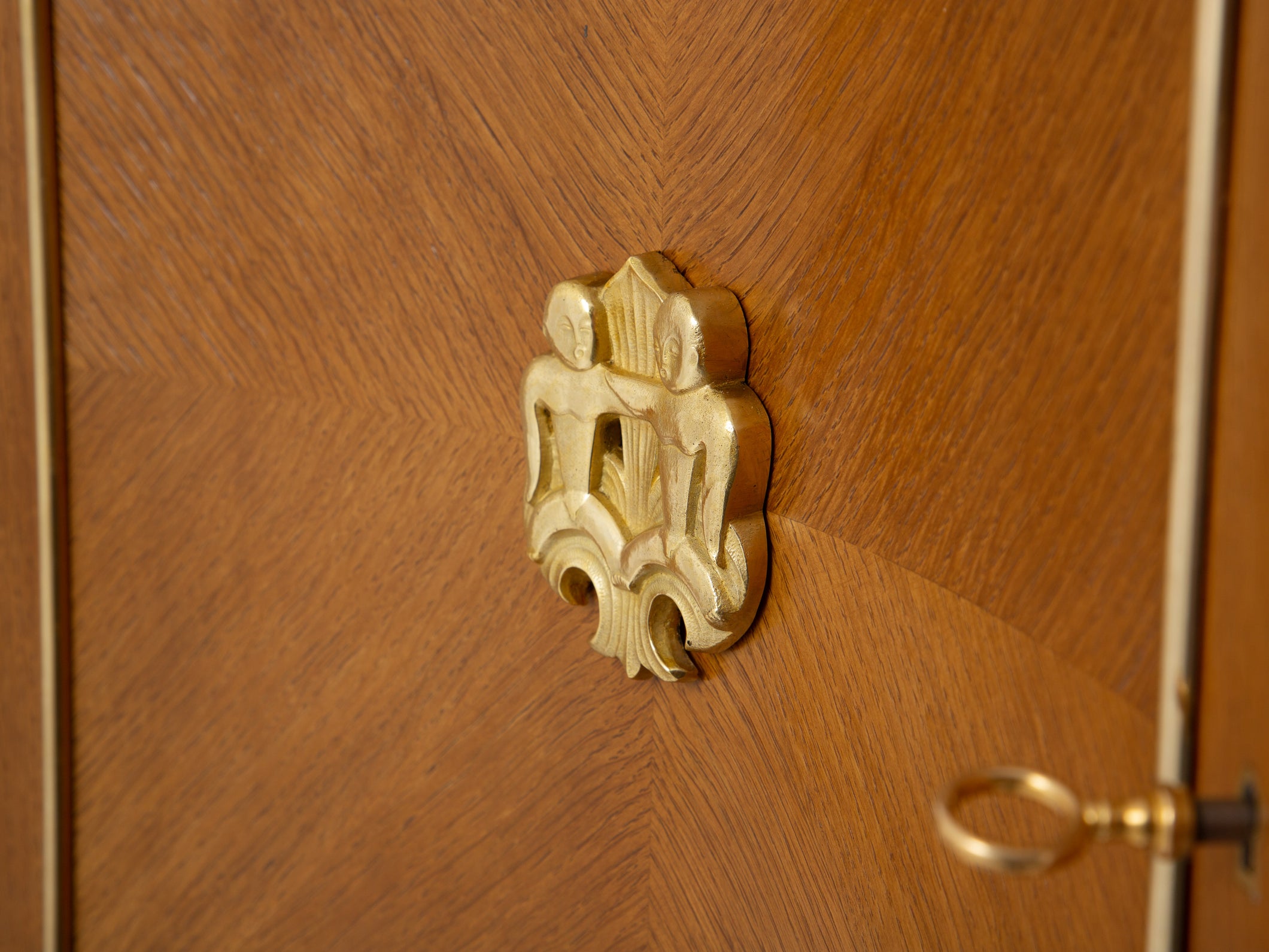 Paire de consoles d’encoignure chêne bronze attr. André Arbus 1940