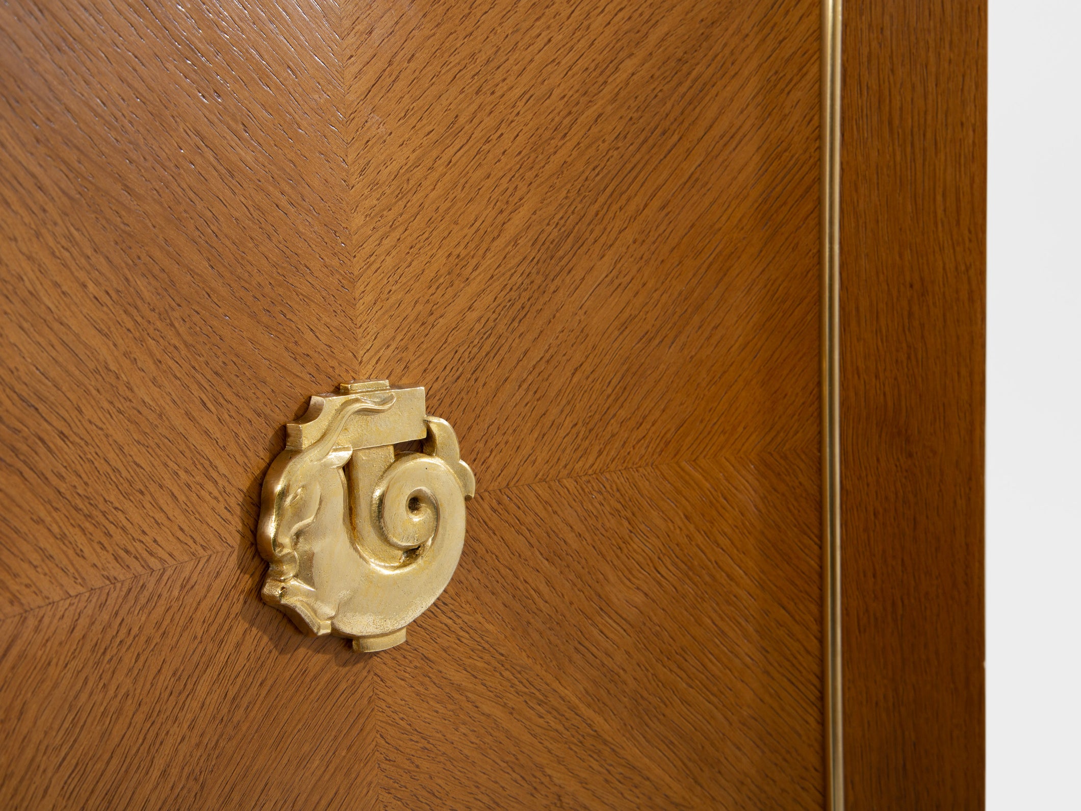 Paire de consoles d’encoignure chêne bronze attr. André Arbus 1940