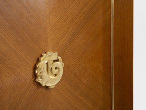 Paire de consoles d’encoignure chêne bronze attr. André Arbus 1940