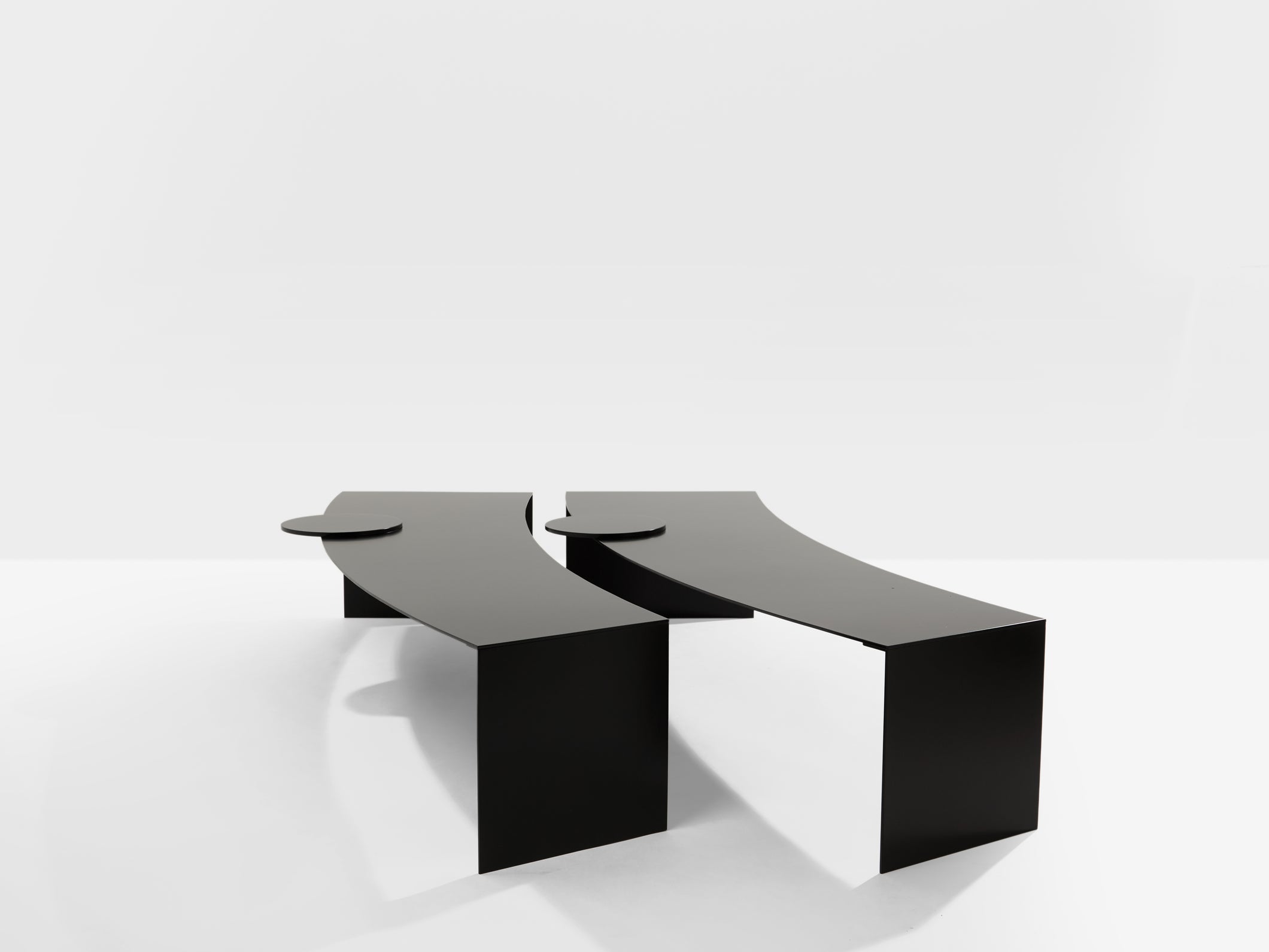 Gilles Derain paire de tables basses métal édition Lumen 1986