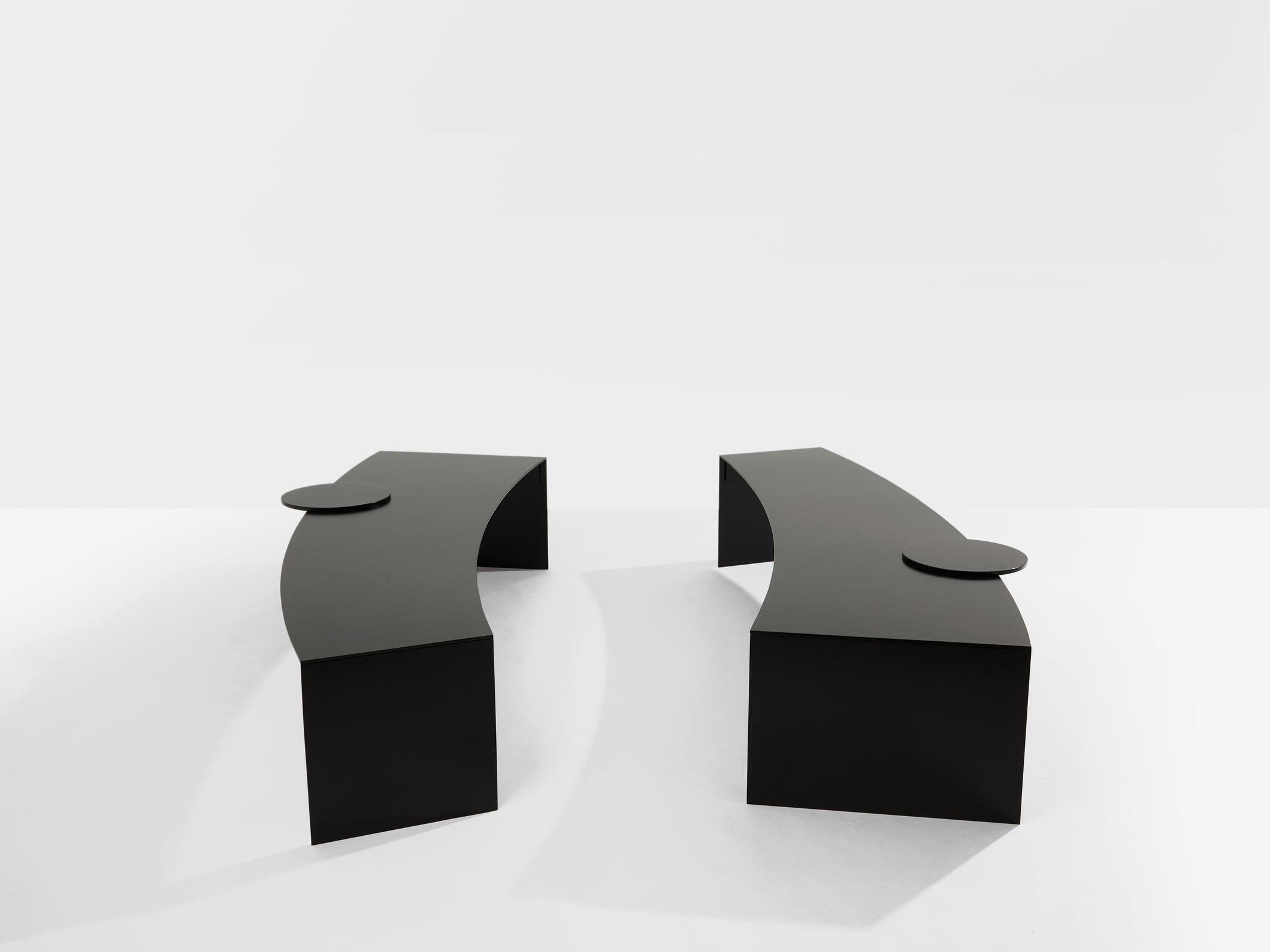 Gilles Derain paire de tables basses métal édition Lumen 1986