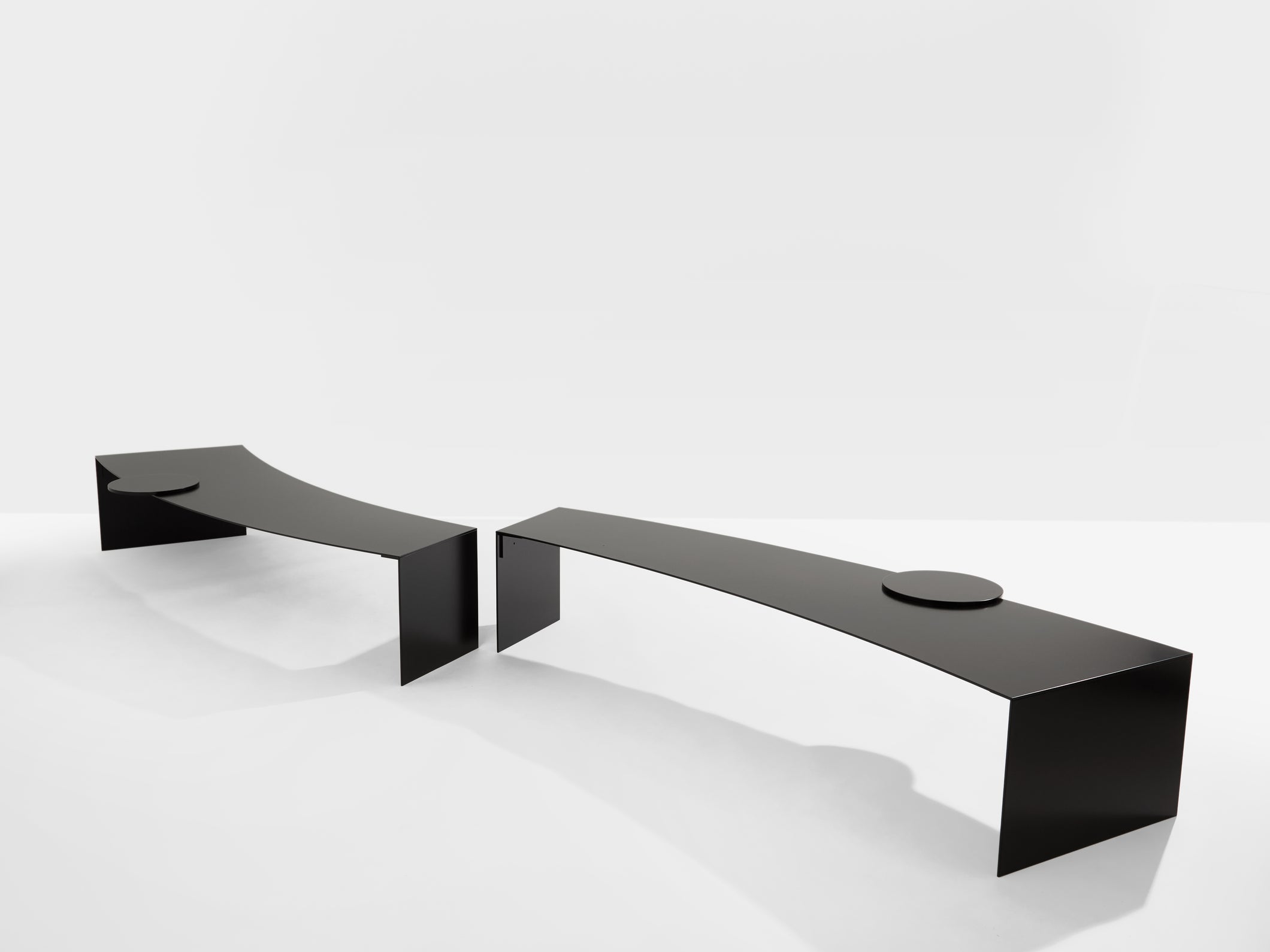 Gilles Derain paire de tables basses métal édition Lumen 1986
