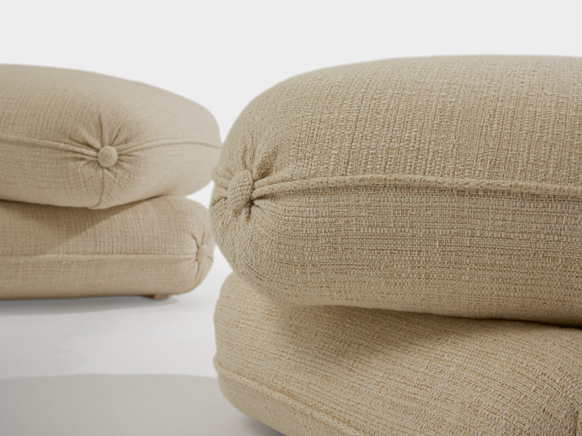 Jacques Charpentier pour Jansen paire de poufs lin brodé 1970 