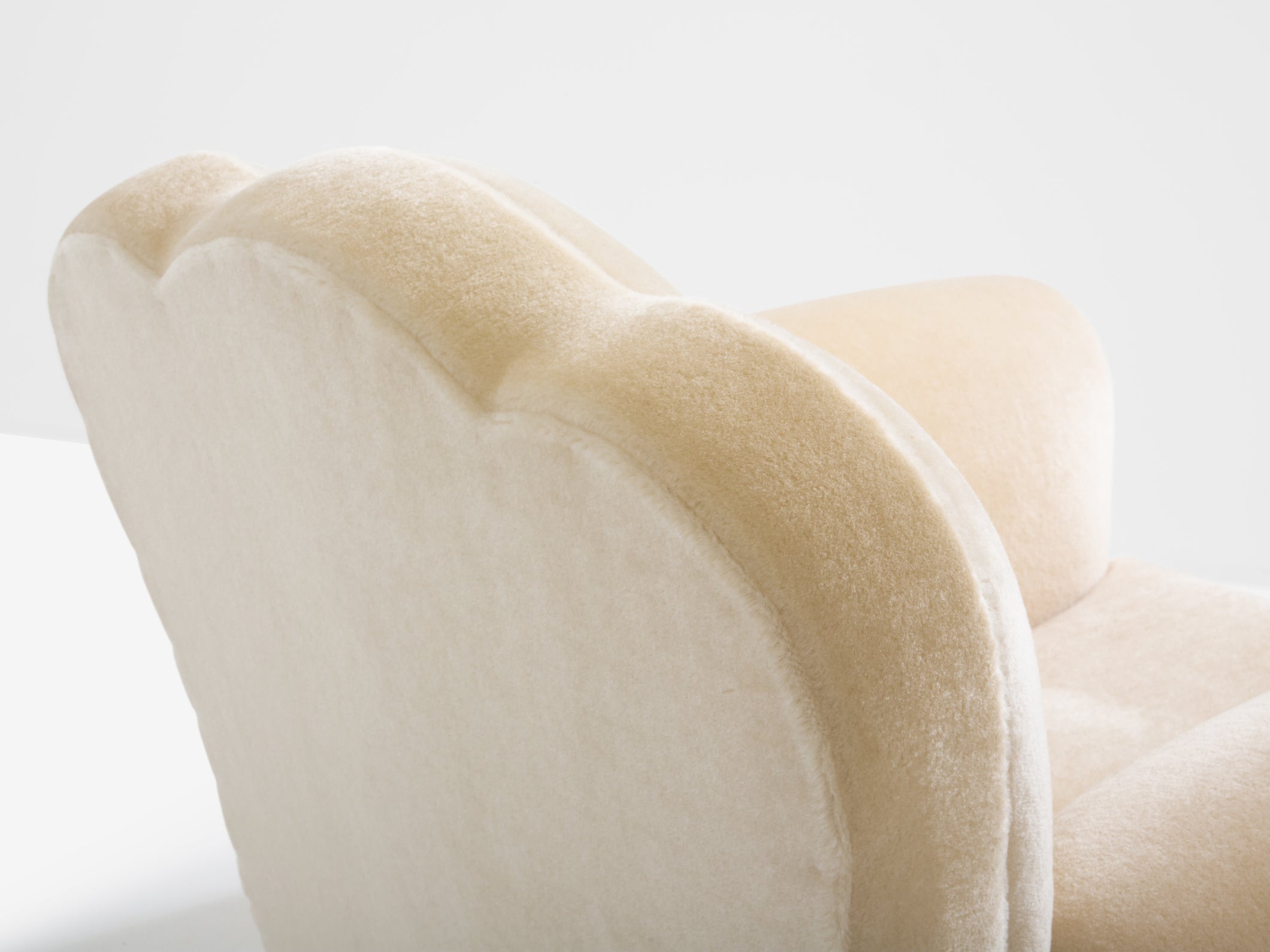 Jules Leleu paire de fauteuils clubs velours de mohair blanc 1940