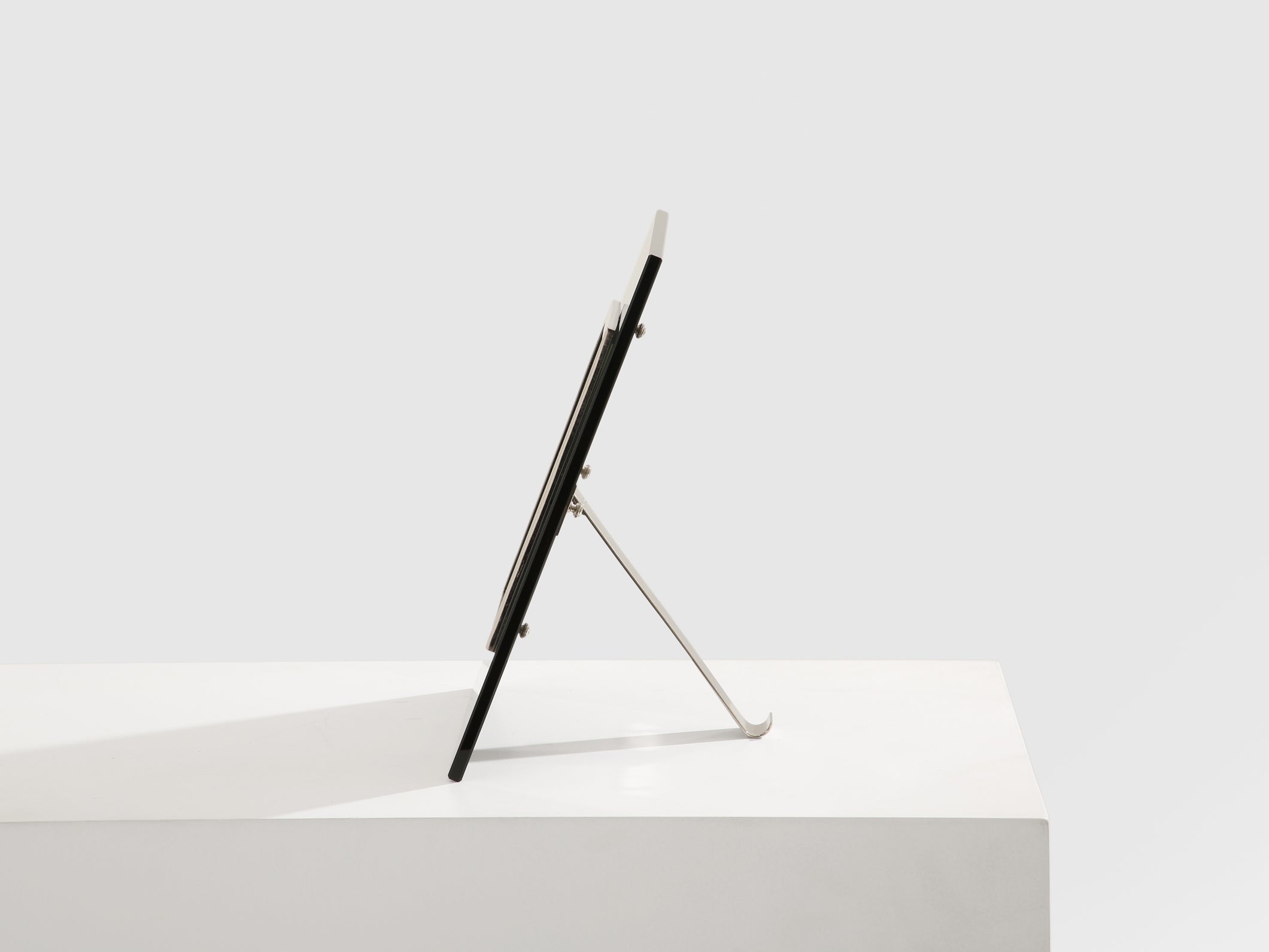 Miroir de table Art Déco métal nickelé verre par La Maison Desny 1930