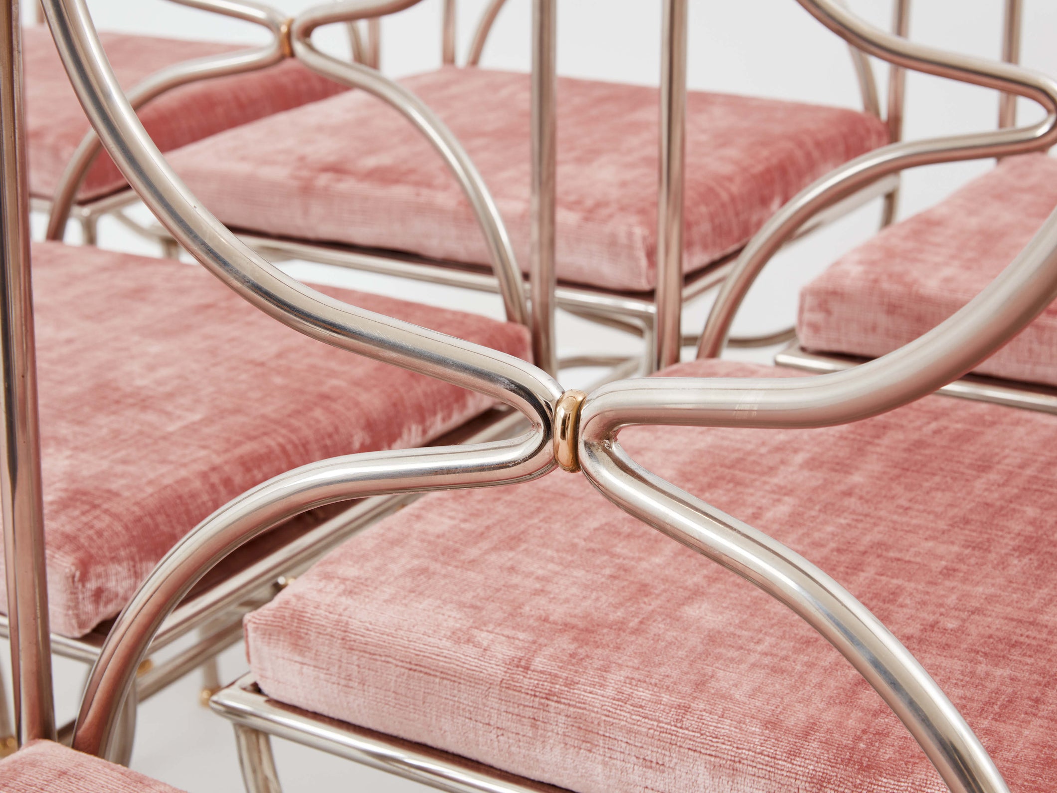 Maison Jansen rare set de 12 chaises acier laiton velours rose 1960