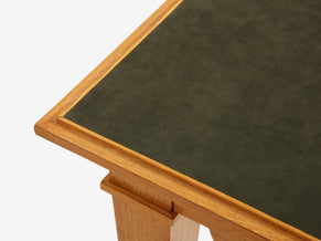 Maxime Old table à jeux chêne laiton suédine verte vers 1940 