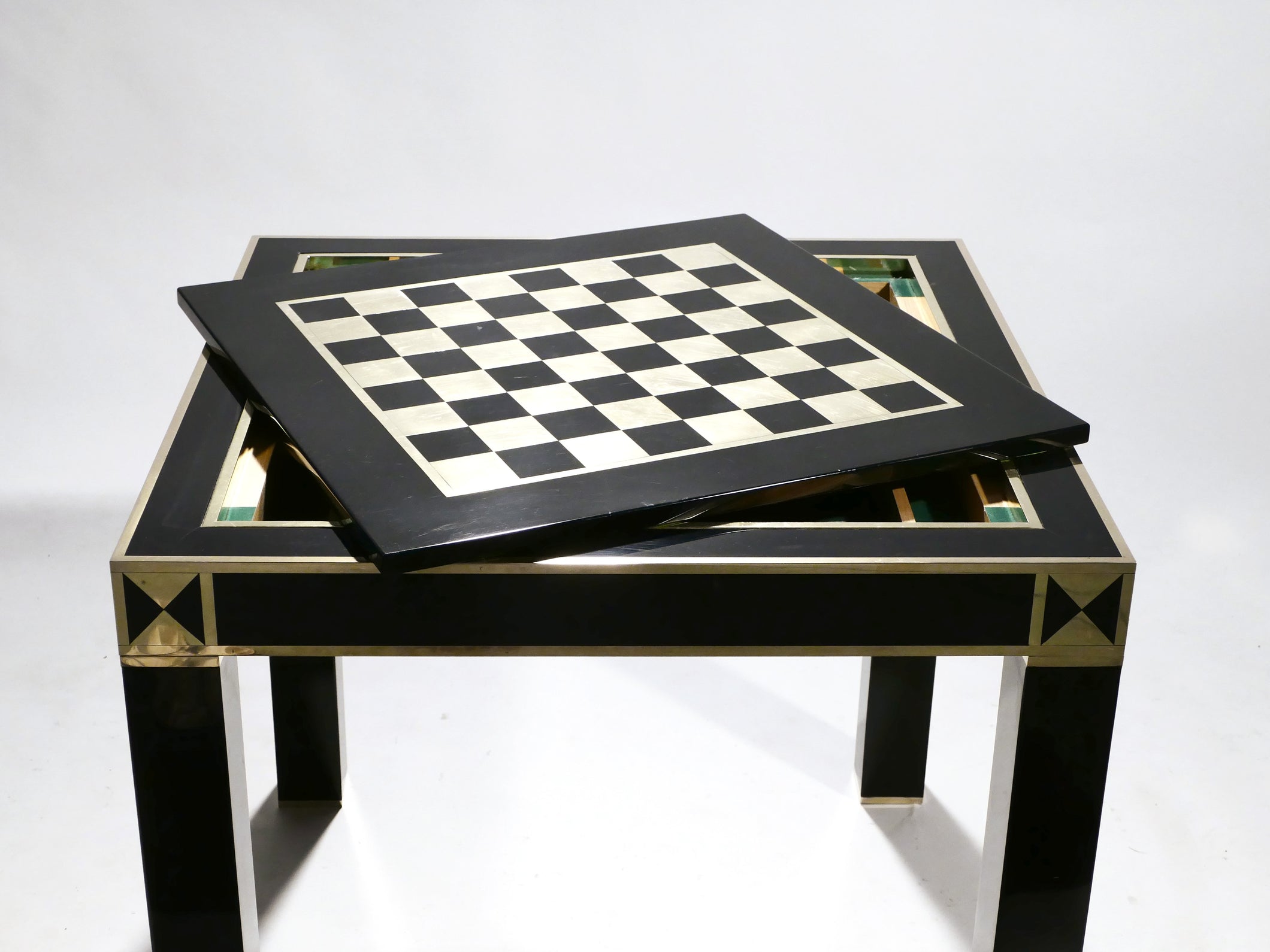 Table à jeu laquée et laiton J.C. Mahey 1970