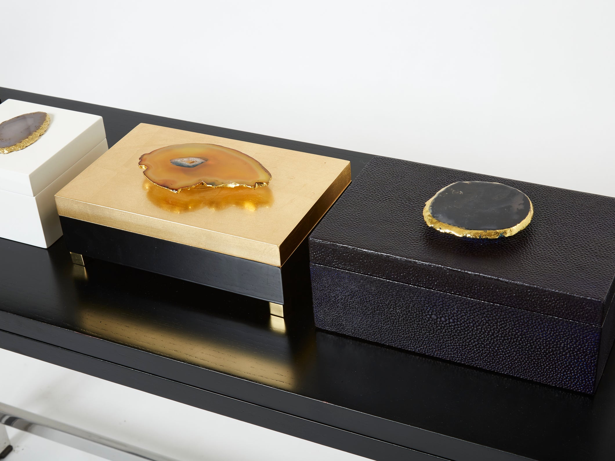 Lacquered and gold leaf box with agate stone made by Maison et Jardin 1970s