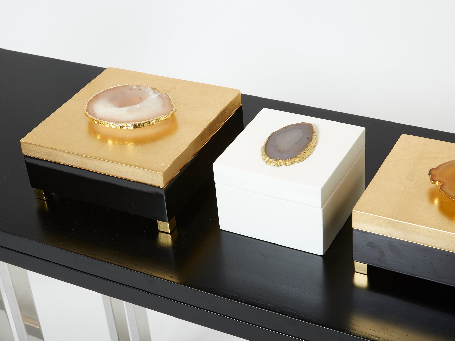 Lacquered and gold leaf box with agate stone made by Maison et Jardin 1970s