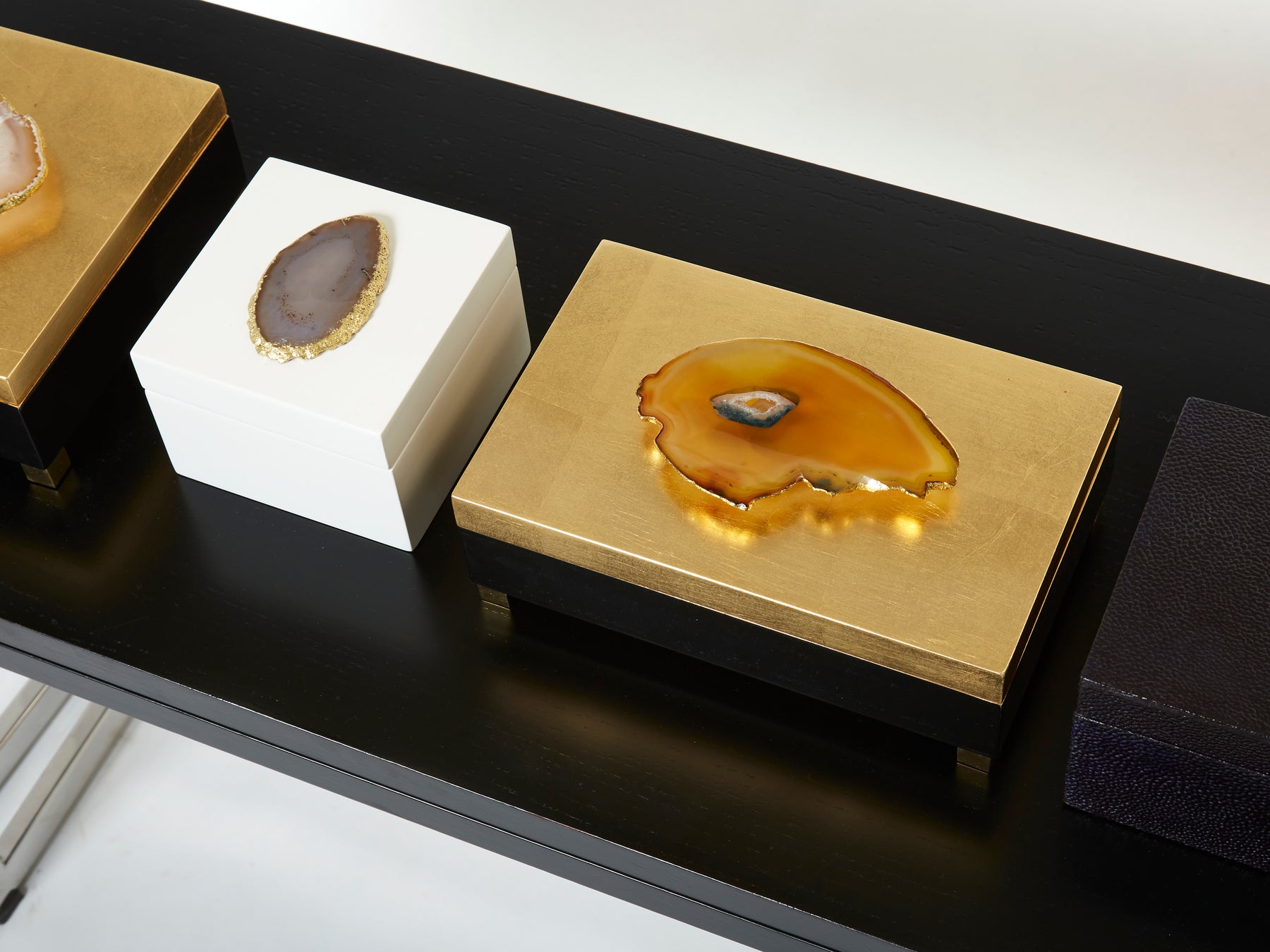Lacquered and gold leaf box with agate stone made by Maison et Jardin 1970s