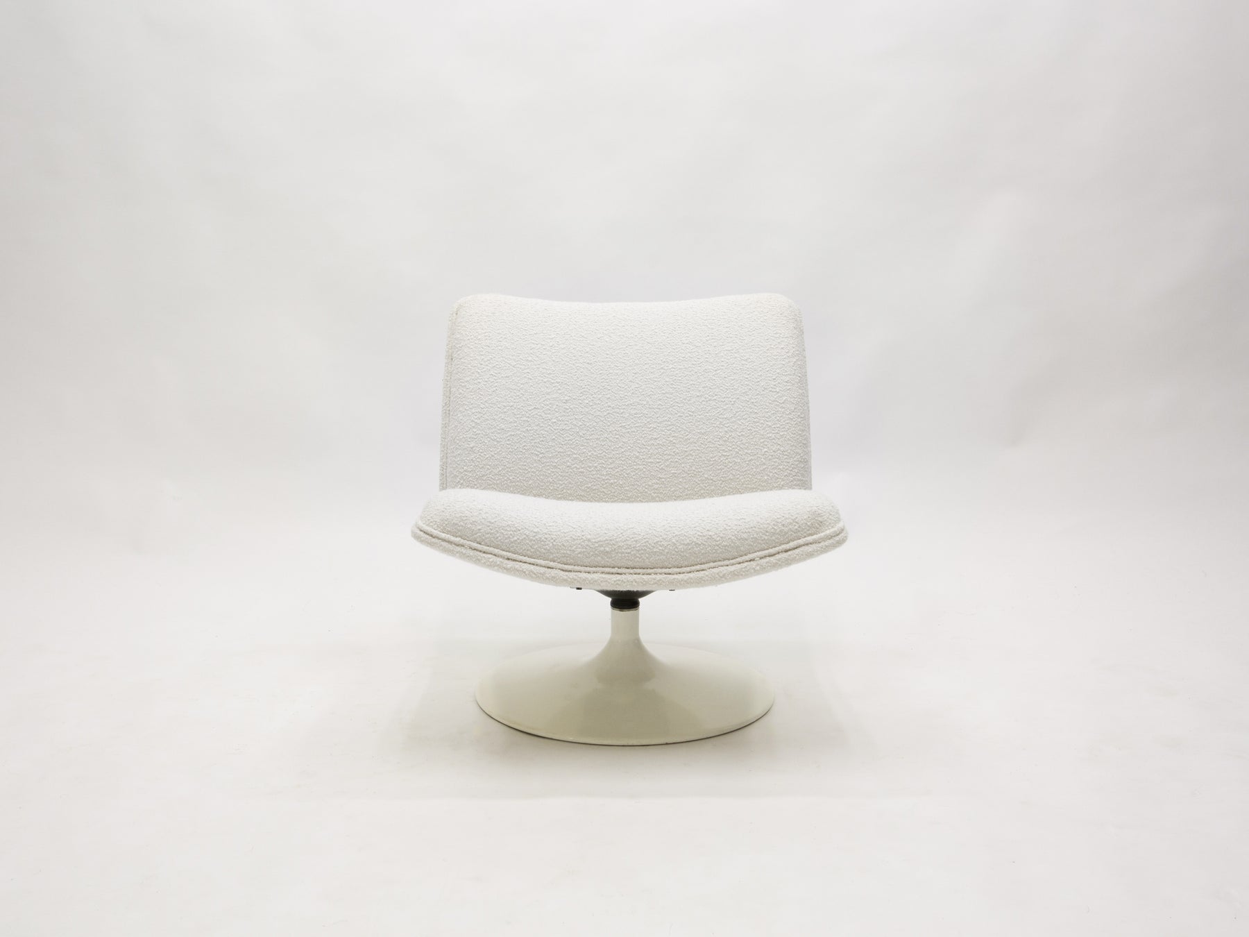 Geoffrey Harcourt for Artifort F504 swivel lounge chair bouclé 1960s