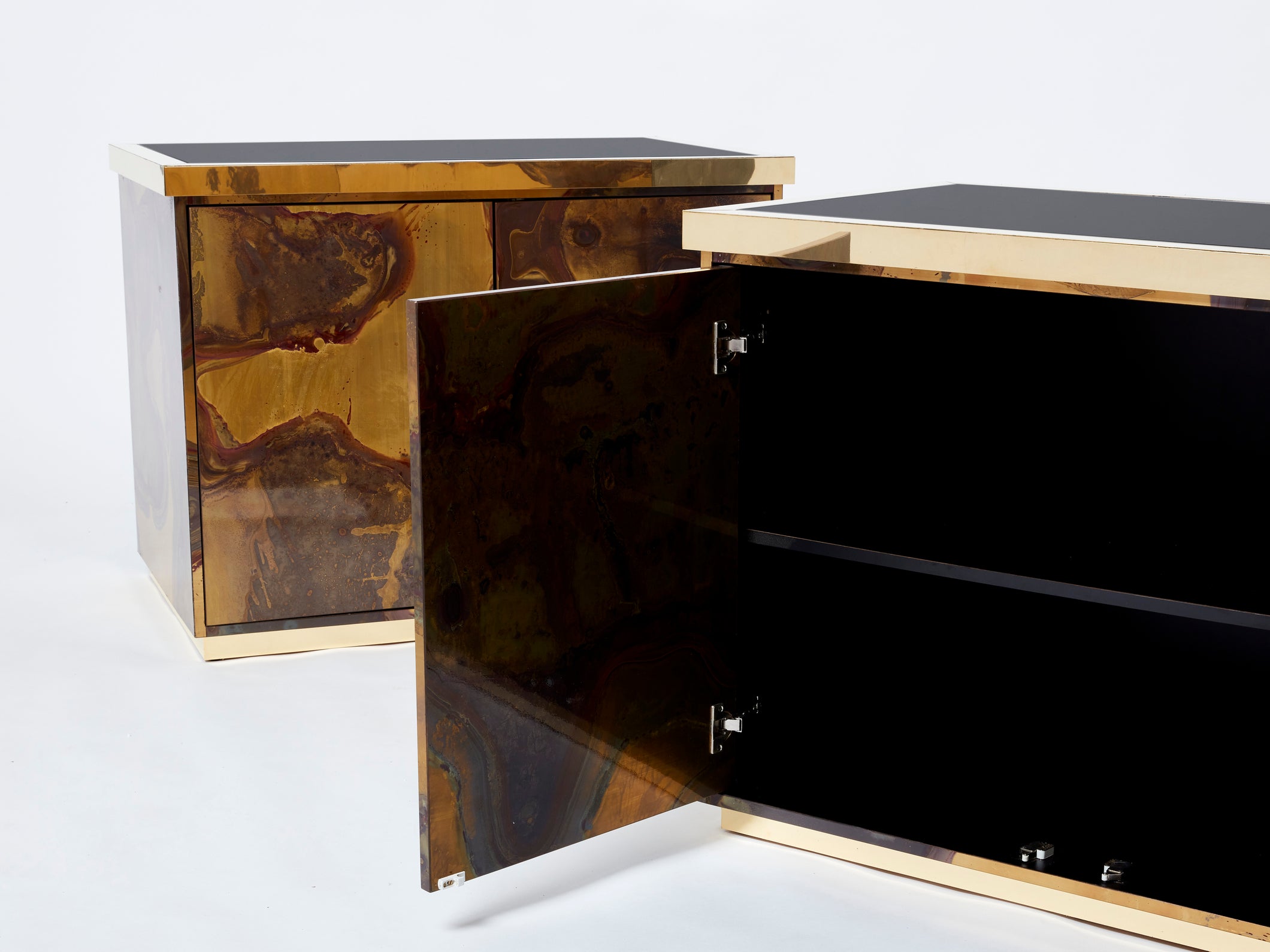 Rare paire de cabinets laiton oxydé par Isabelle et Richard Faure 1970