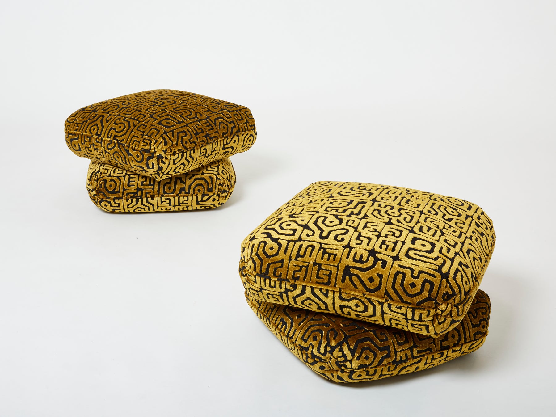 Jacques Charpentier paire de poufs motifs velours Maison Jansen 1970 
