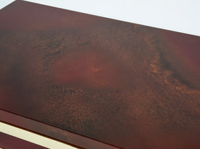 Table basse de J.C. Mahey laquée rouge laiton 1970 
