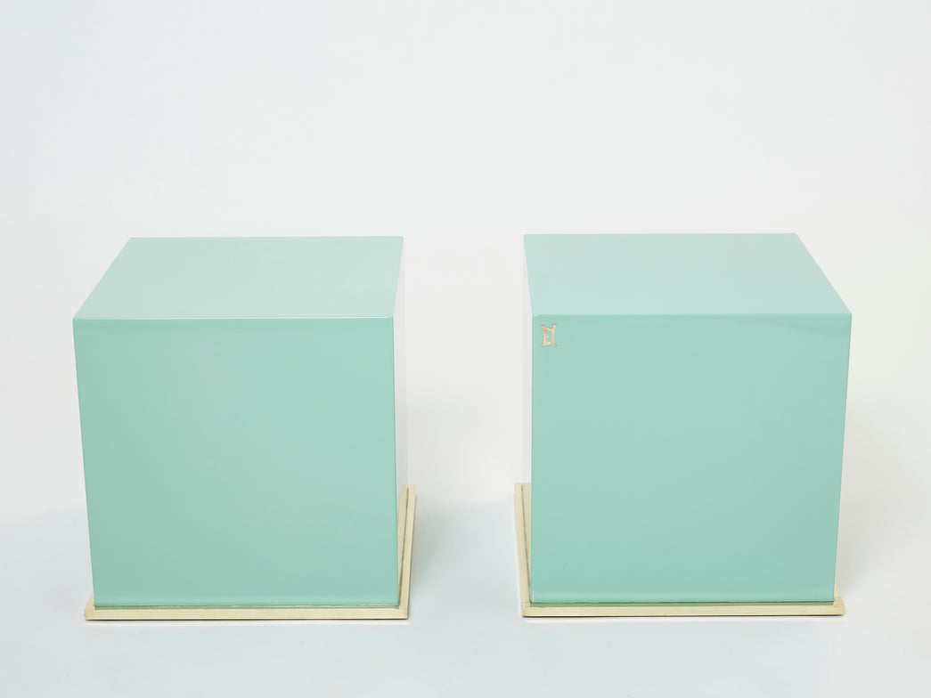 Paire de cubes bouts de canapé laque bleu turquoise laiton J.C. Mahey 1970
