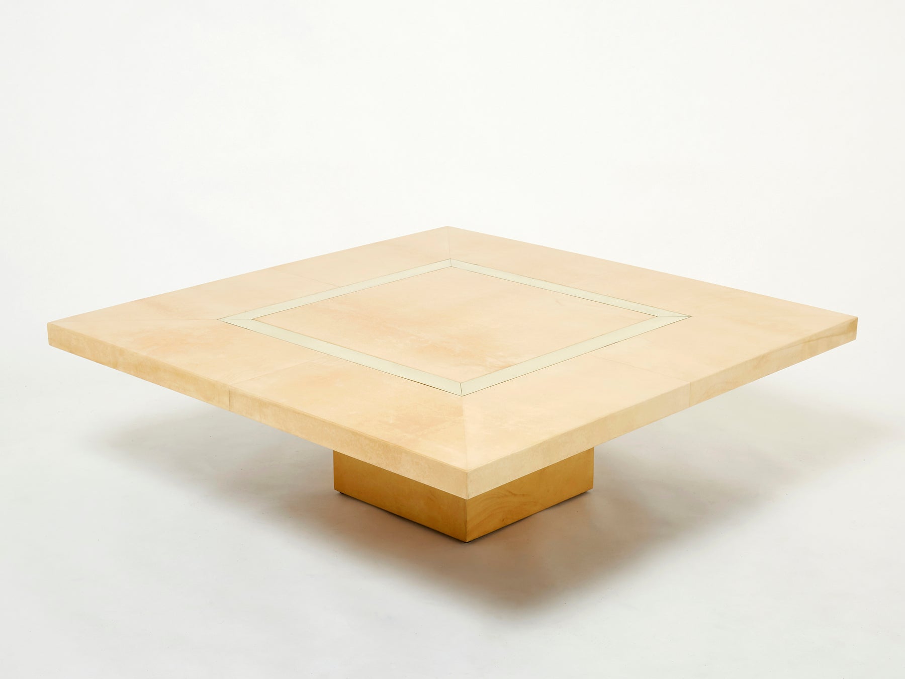 Grande table basse d’Aldo Tura en parchemin beige laiton 1960