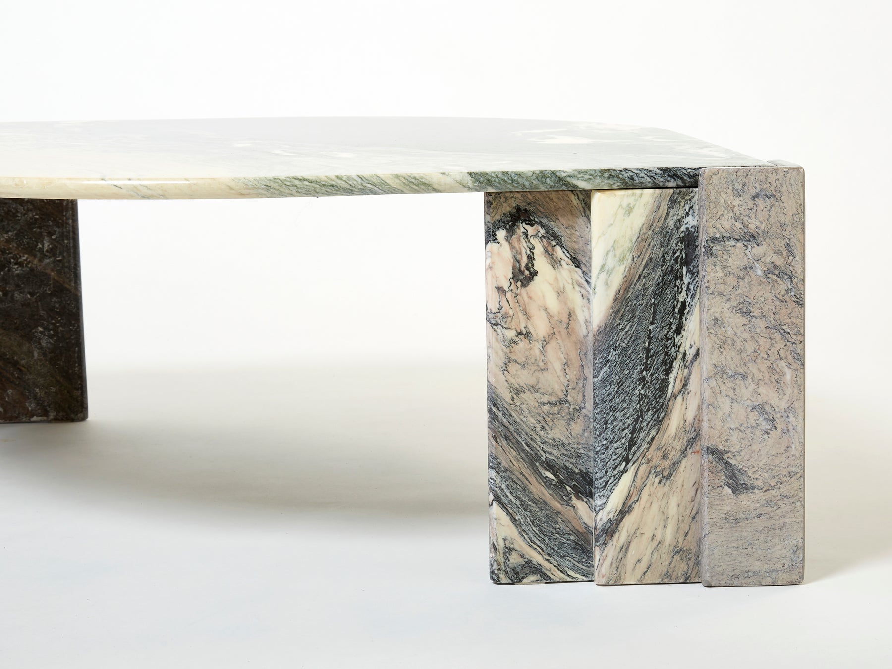 Table basse oeil en marbre sicilien vers 1970