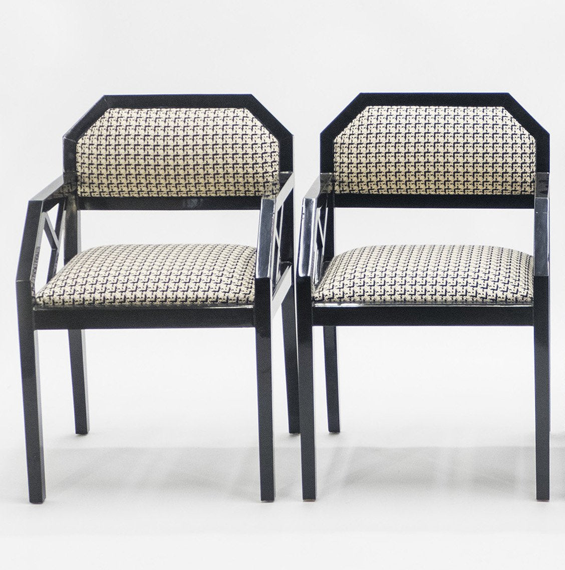 Rare paire de chaises laquées de J.C. Mahey pour Romeo Paris 1970