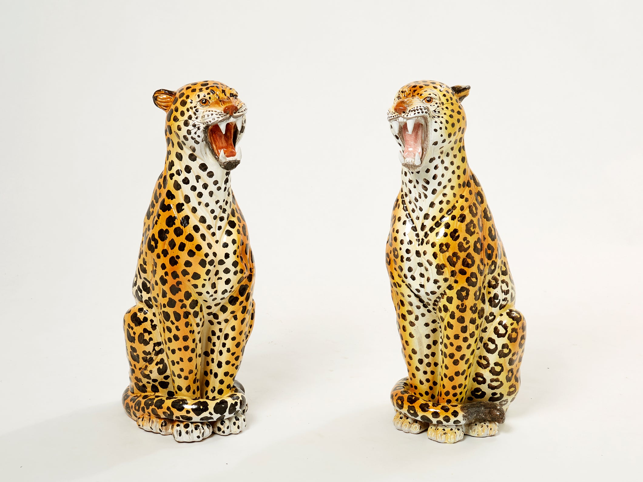 Paire de sculptures léopard femelle et mâle céramique Italienne 1960
