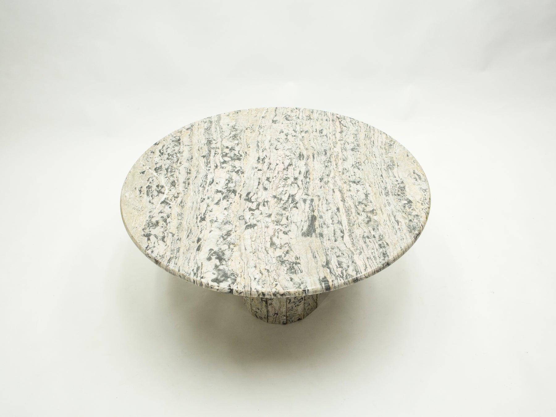 Grande table basse ronde en marbre blanc sicilien 1970