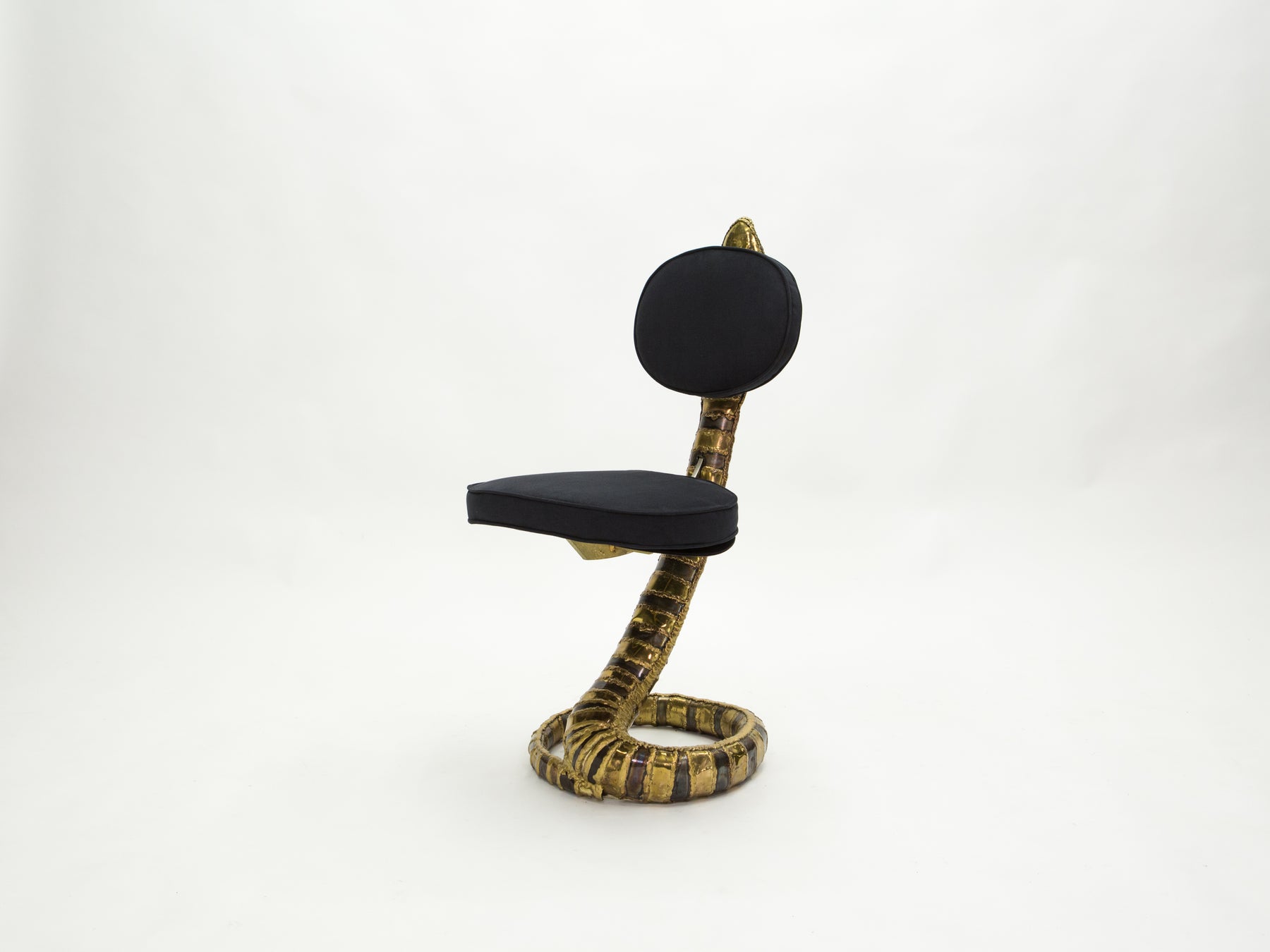 Chaise Sculpture Cobra laiton alcantara signée Isabelle Faure 1970