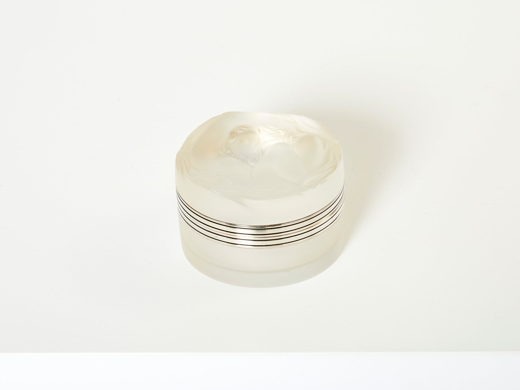 Petite boite ronde cristal René Lalique modèle Daphné vers 1940 