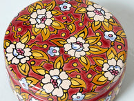 Petite boite ronde rouge fleurie Art déco Emaux de Longwy 1940
