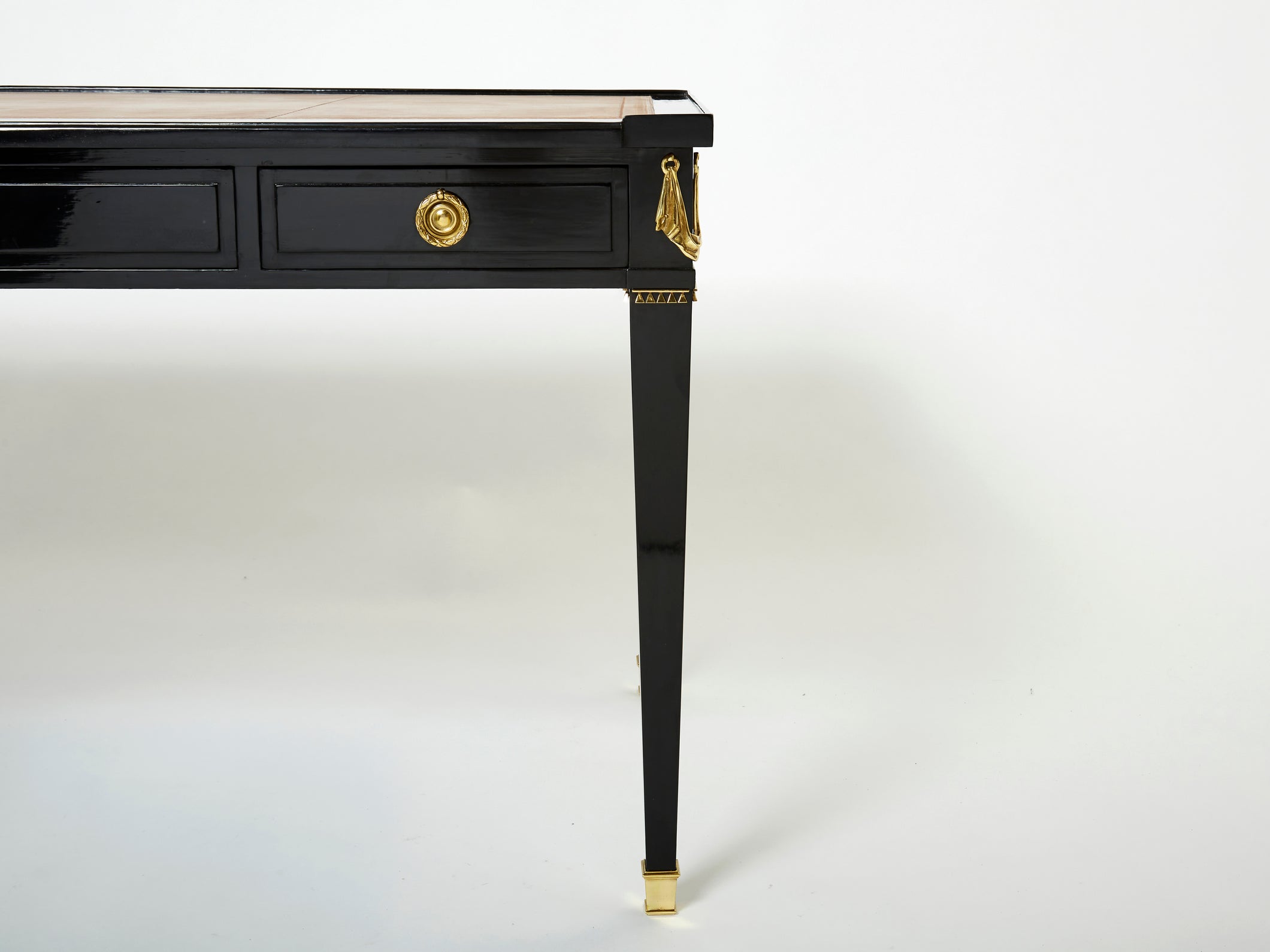 Bureau plat de style Louis XVI bois cuir bronze Maison Jansen 1950