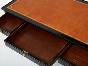 Bureau plat de style Louis XVI bois cuir bronze Maison Jansen 1950