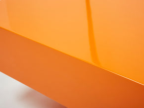 Table basse de Willy Rizzo modèle Alveo laquée orange laiton 1970