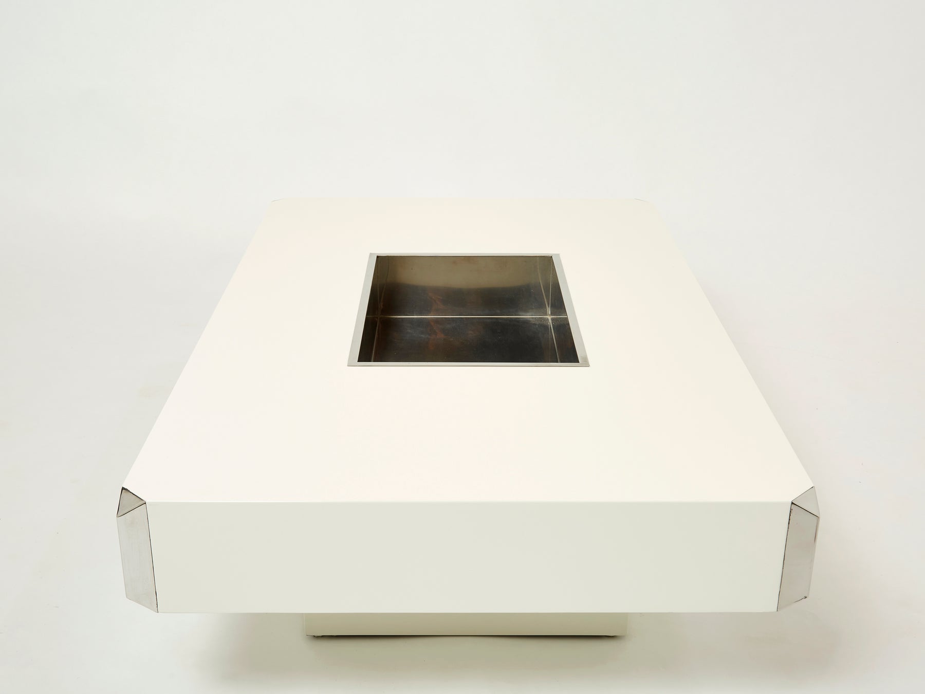 Willy Rizzo white lacquer and chrome bar coffee table Alveo 1970s